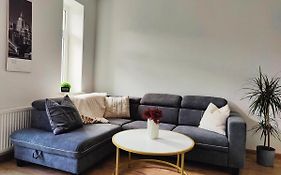 Neu sanierte Wohnung mit Balkon und Stellplatz